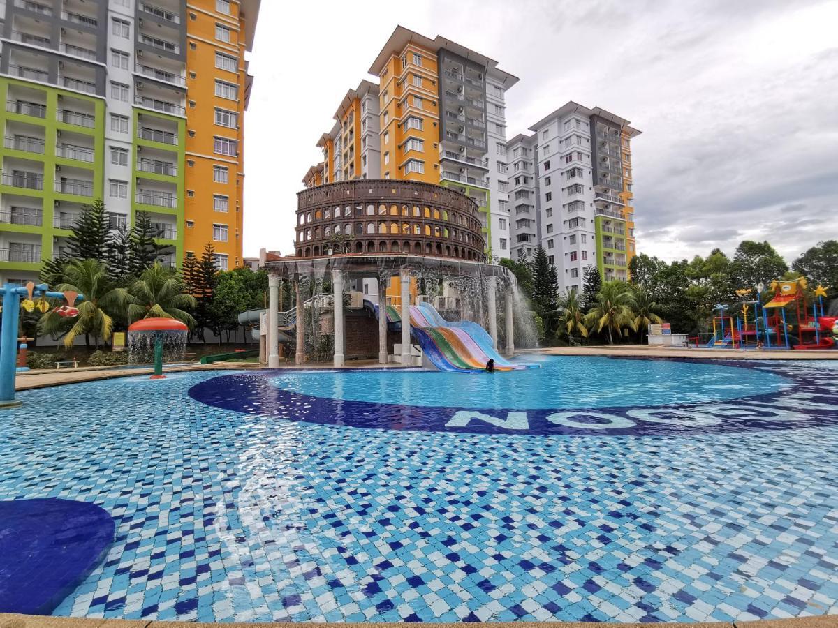 B - Lagoon Water Themepark Suite Melaka Town Exterior foto