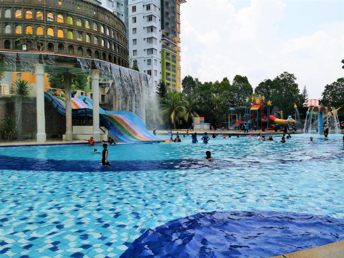 B - Lagoon Water Themepark Suite Melaka Town Exterior foto