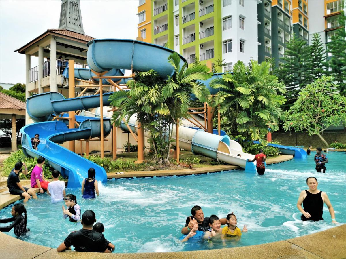 B - Lagoon Water Themepark Suite Melaka Town Exterior foto