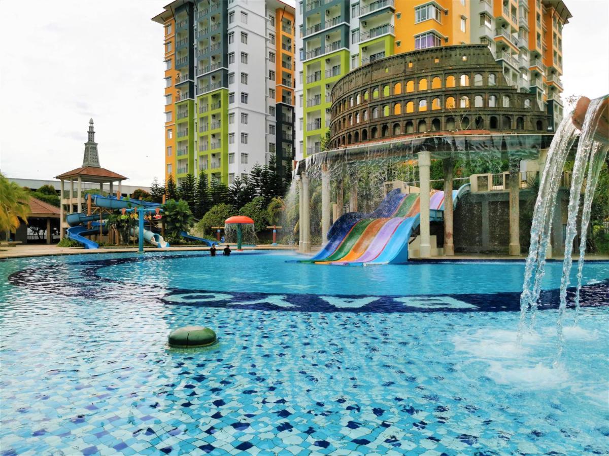 B - Lagoon Water Themepark Suite Melaka Town Exterior foto