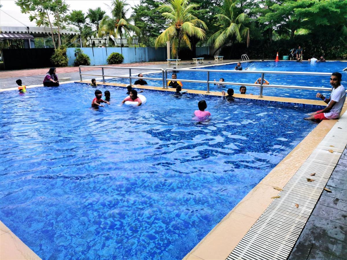 B - Lagoon Water Themepark Suite Melaka Town Exterior foto