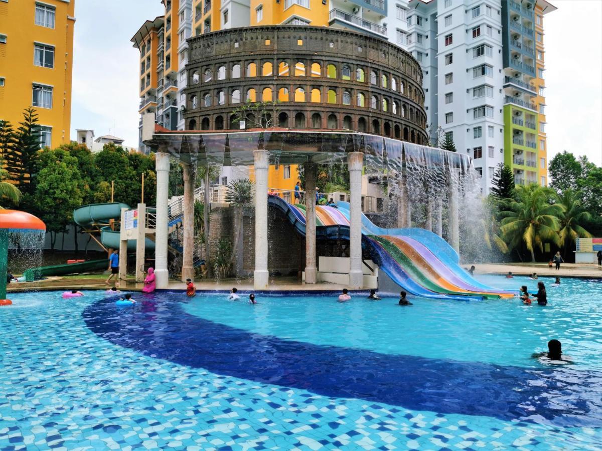 B - Lagoon Water Themepark Suite Melaka Town Exterior foto