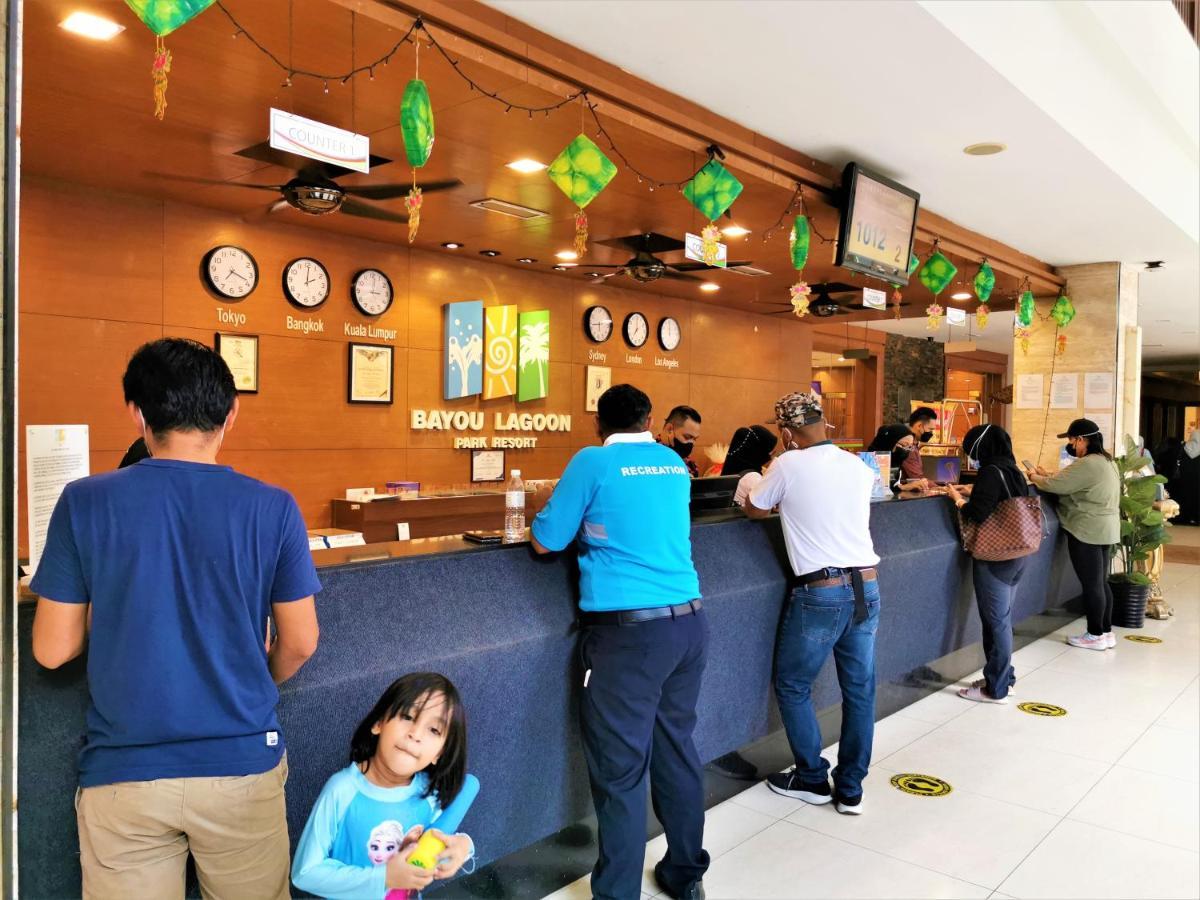 B - Lagoon Water Themepark Suite Melaka Town Exterior foto